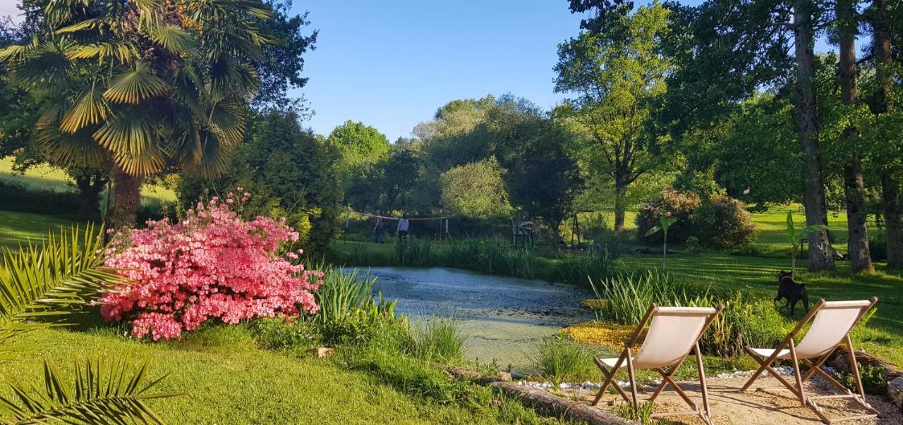 Guégon Le Vieux Moulin Gites - A Charming Stone Cottage With Garden View And Seasonal Pool מראה חיצוני תמונה